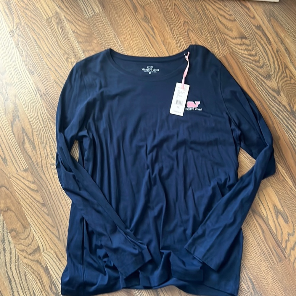 New with tags Vineyard Vines king sleeve t